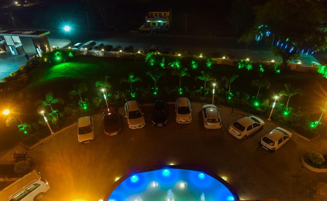 Hotel Atharva Ujjain Zewnętrze zdjęcie