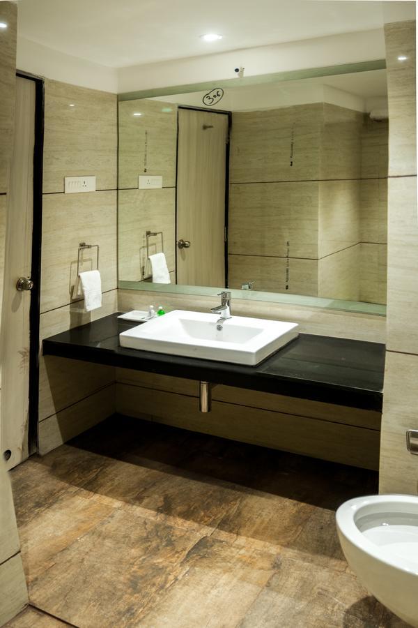 Hotel Atharva Ujjain Zewnętrze zdjęcie